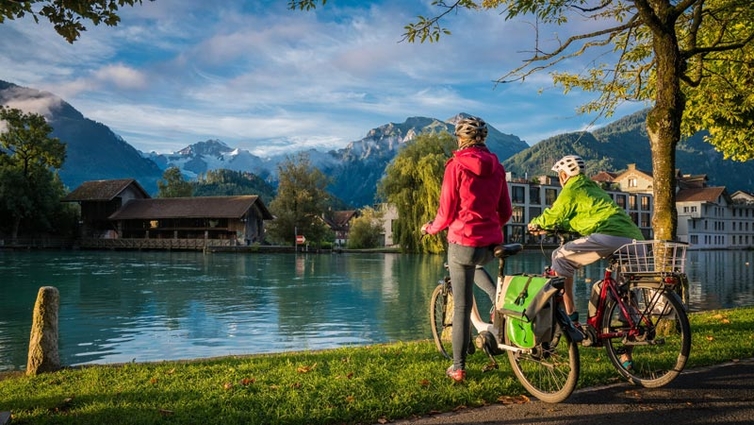 interlaken-flying-wheels-aare-fahrrad-tour-sommer-_c_-Interlaken-Tourismus.jpg